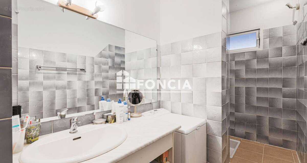 Appartement à SAINT-MARTIN-D'HERES