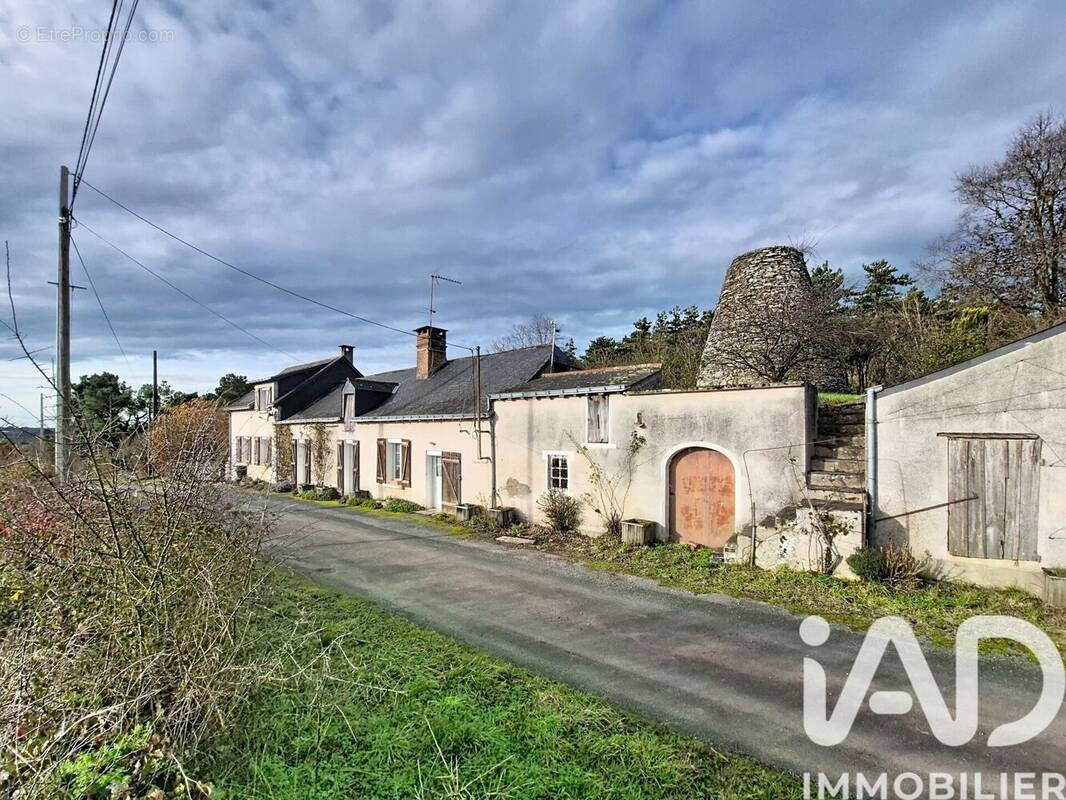 Photo 1 - Maison à BEAULIEU-SUR-LAYON