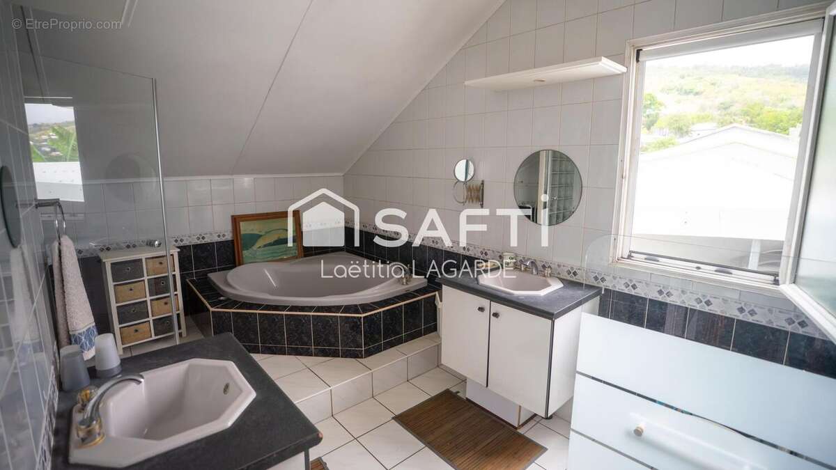Maison 176 m² à Saint-Leu  - photo 8
