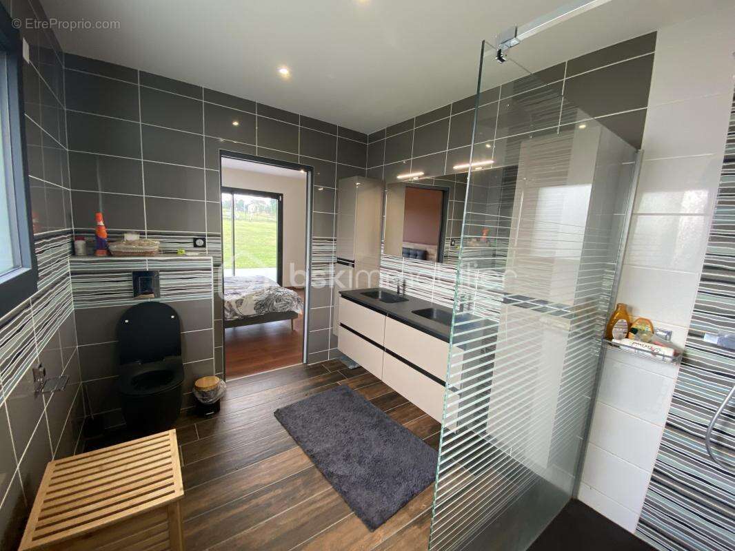 Maison 244 m² à Bellevue-La-Montagne  - photo 6