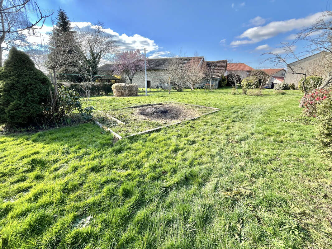 Terrain à SAINT-GENCE