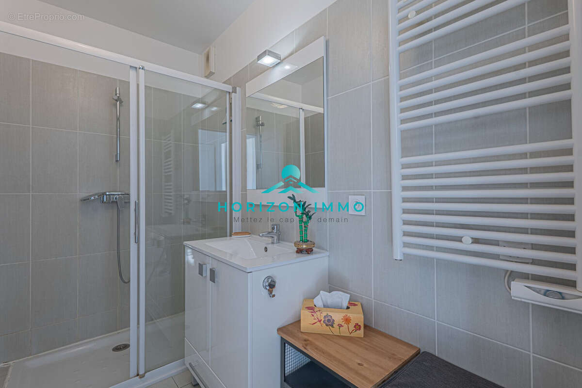 Appartement à SAINT-LAURENT-DU-VAR