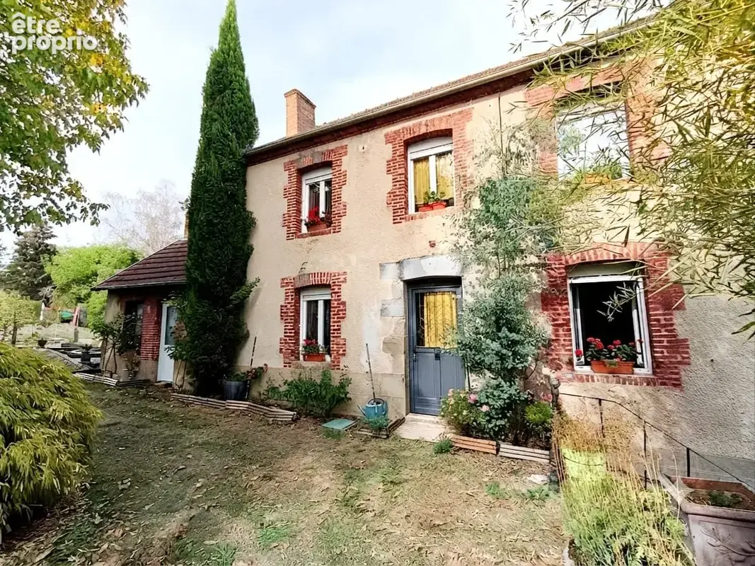 Maison à SAINT-MEDARD-LA-ROCHETTE