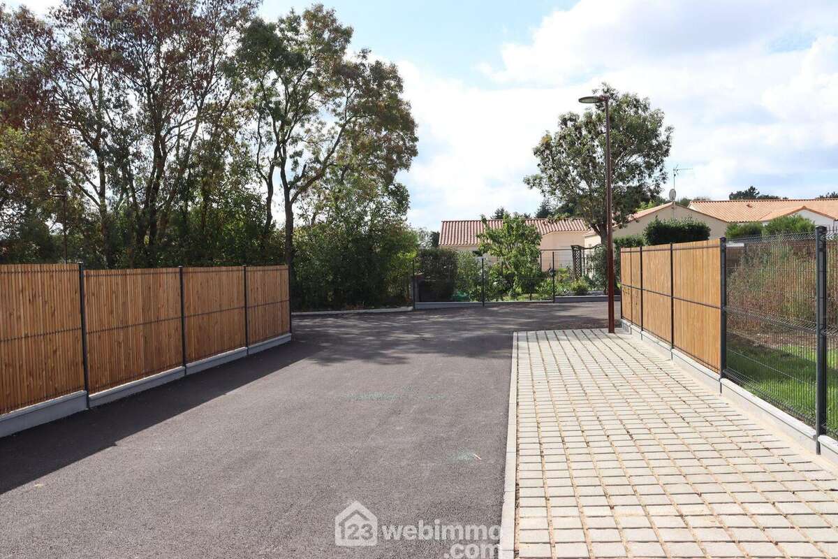 Beau lotissement au calme. - Maison à SAINT-HILAIRE-LA-FORET