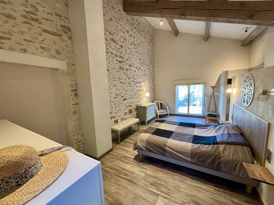 Maison à VALREAS