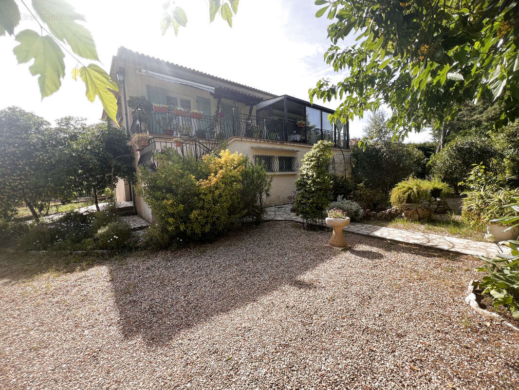 Proche Draguignan Villa 131 m2 avec garage et T2 indépendant sur le secteur du Muy Terrain 1212 m2 - photo 2