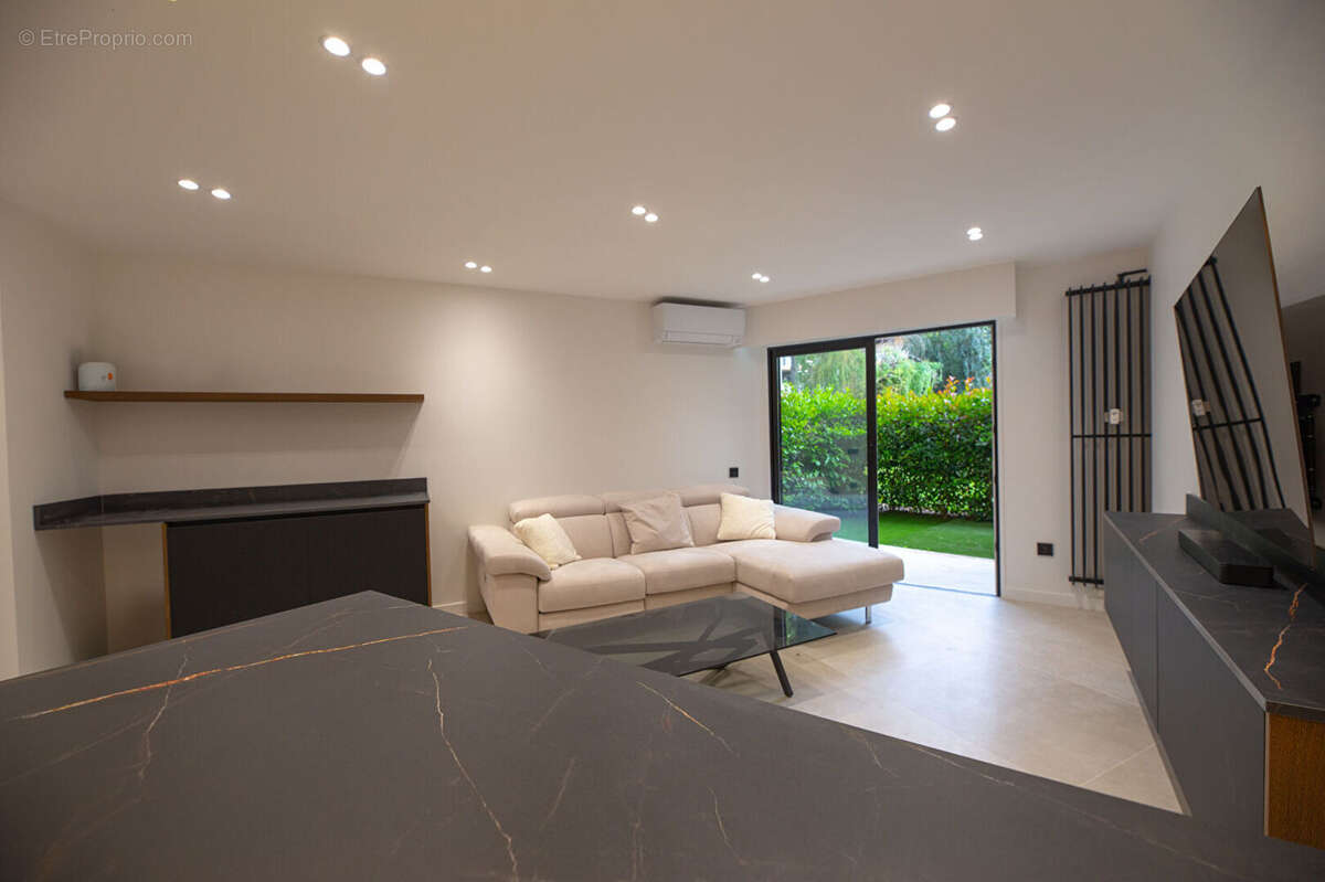 Appartement à MANDELIEU-LA-NAPOULE