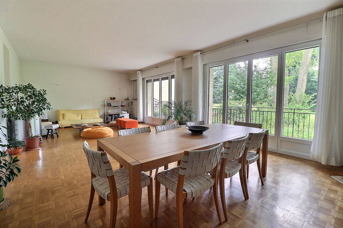 Appartement à SAINT-NOM-LA-BRETECHE