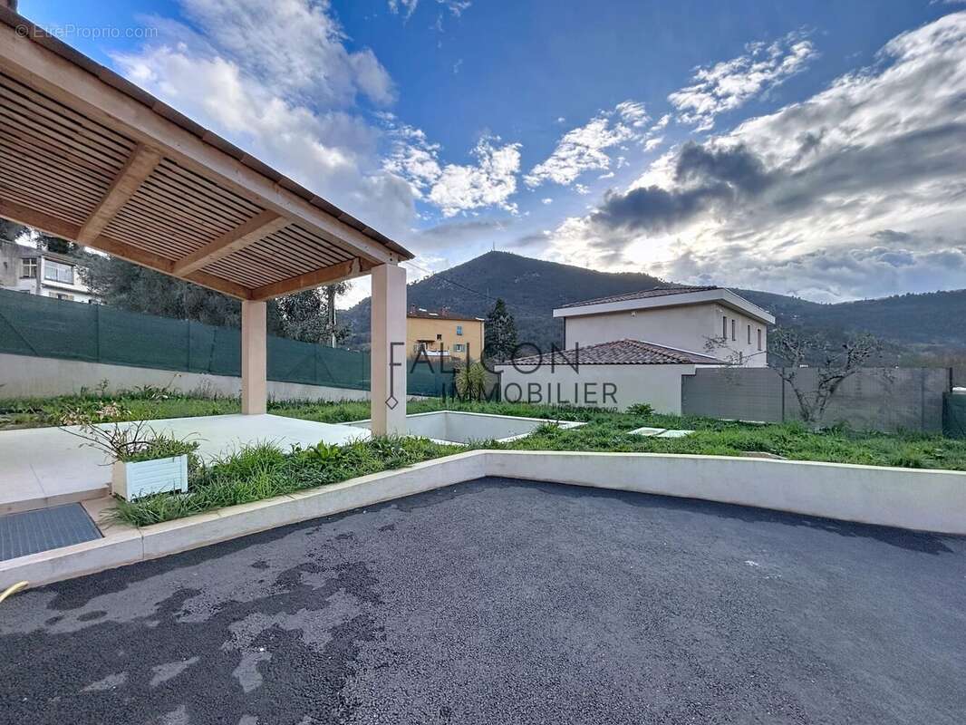 Maison à TOURRETTE-LEVENS