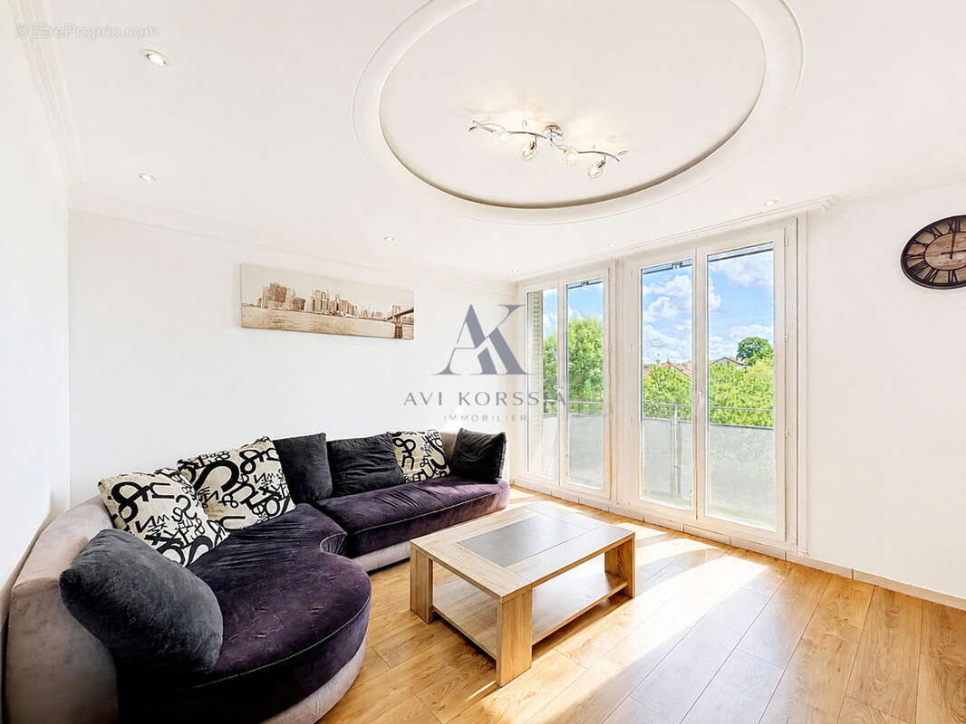 Saint-Priest   Appartement T4 de 62 m2 traversant avec balcon - photo 2