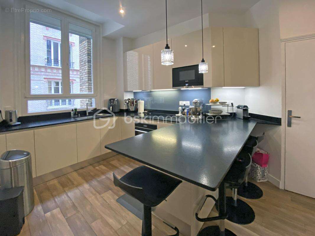 Appartement à PARIS-17E
