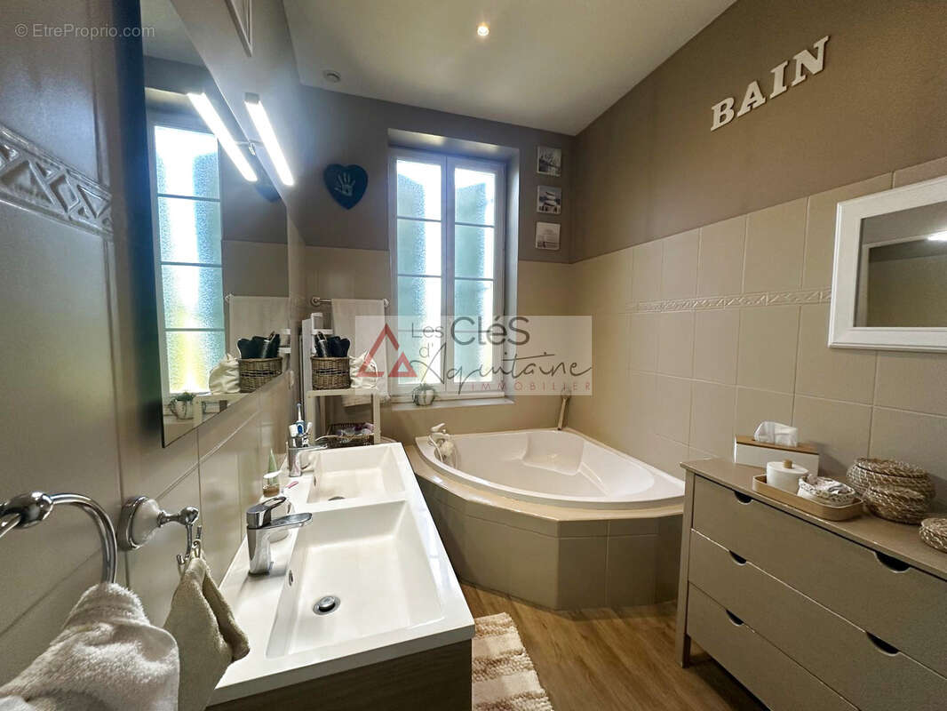 Maison en pierre de caractère   148 m2   Piscine   Jardin   Lestiac sur Garonne - photo 9