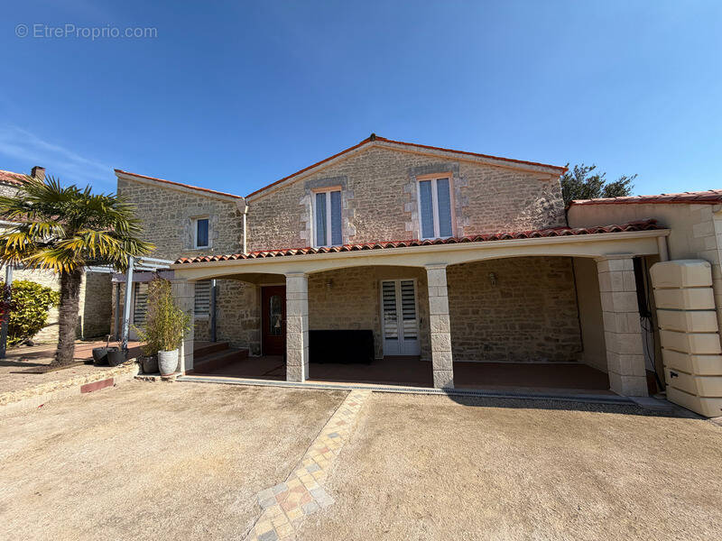 Maison à SAINT-MICHEL-LE-CLOUCQ