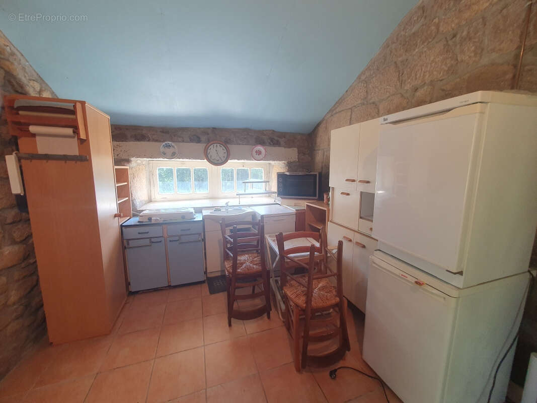 Propriété d'exception en xaintrie, 2,2 ha bois et prés attenants, dépendance ,trés bon état . - photo 23