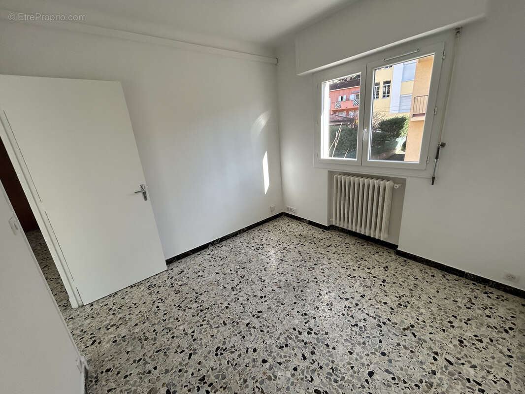 Appartement à CONTES