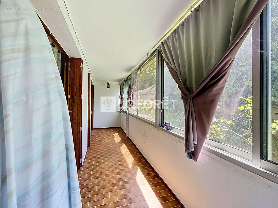 Appartement à MARSEILLE-4E