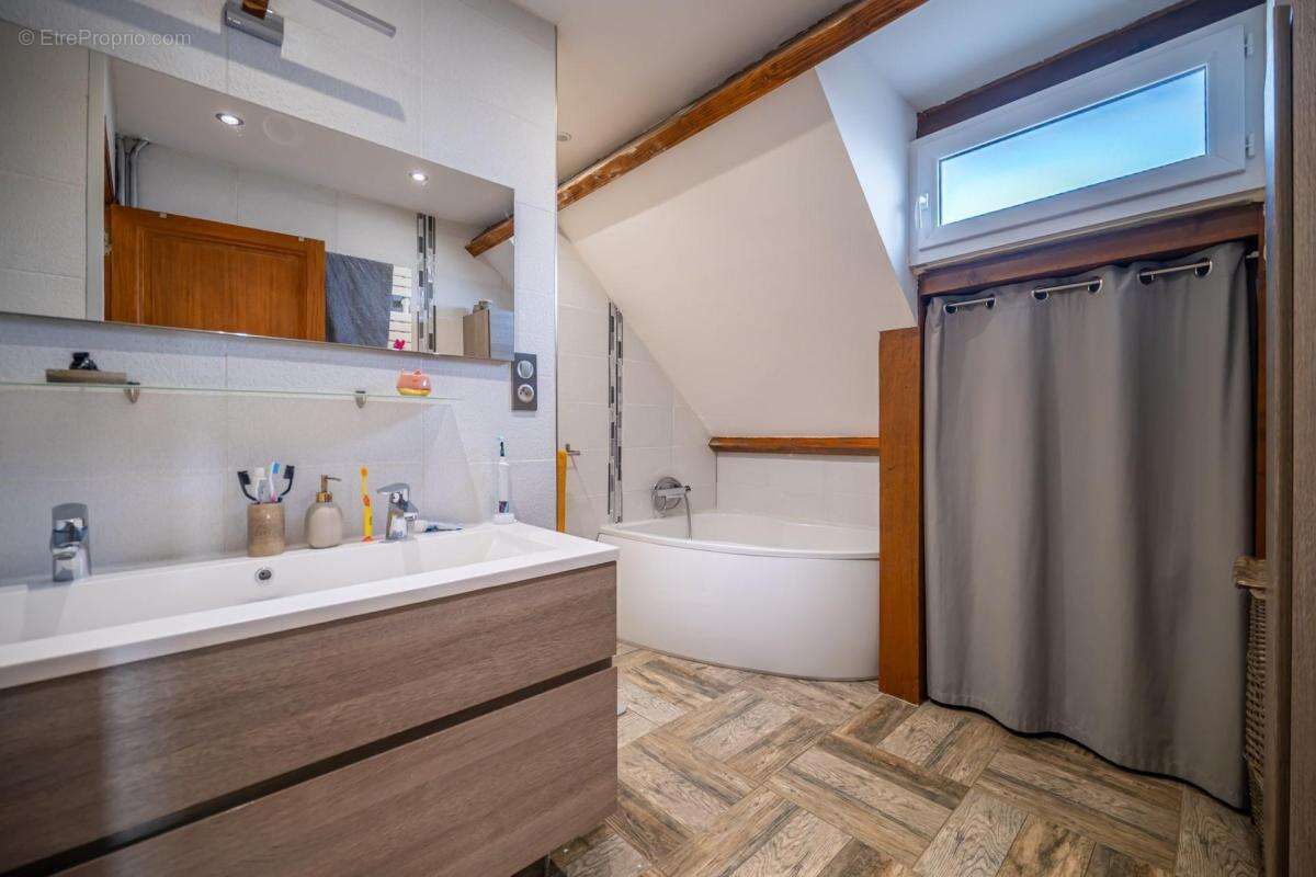 Maison à SARGE-LES-LE-MANS