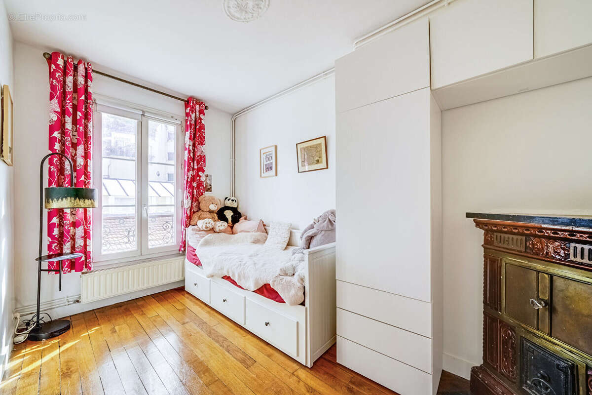 Paris 14ème-Rue Daguerre-76 m2 de charme avec ascenseur,parquet  et cour arborée - photo 9