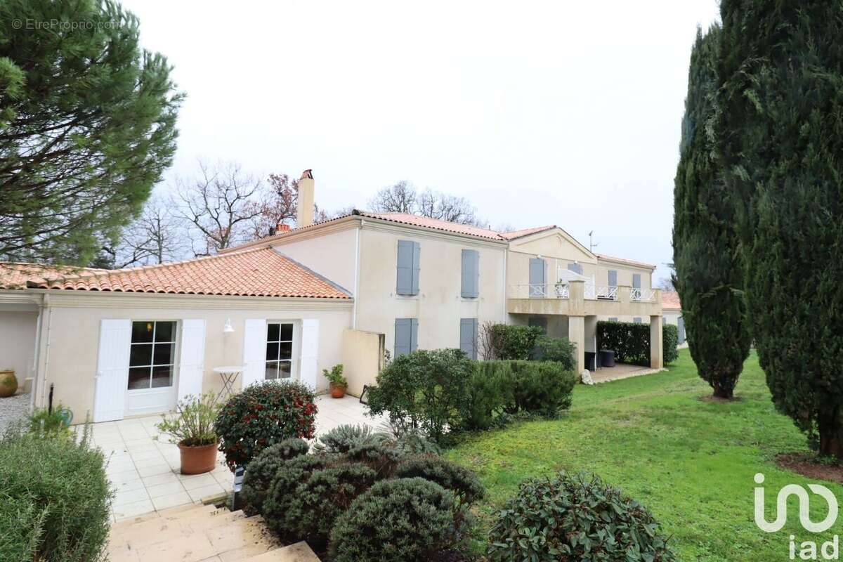 Photo 2 - Commerce à CHATEAUBERNARD