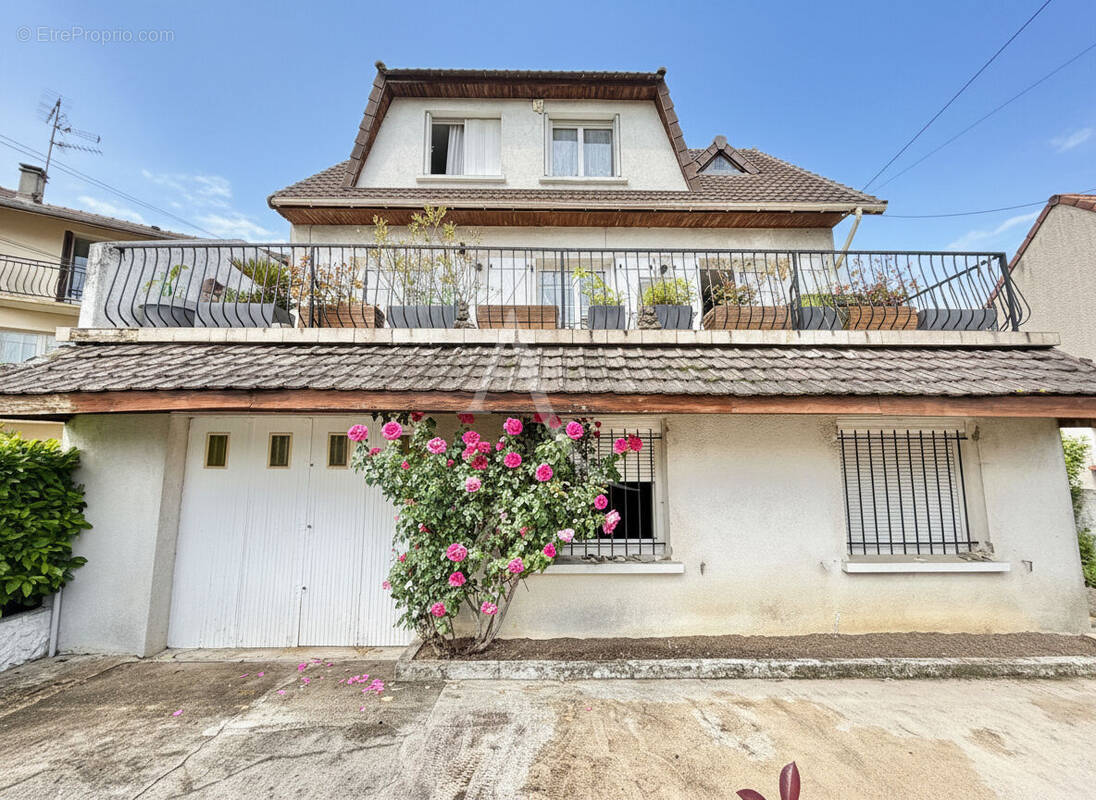 Maison à OZOIR-LA-FERRIERE