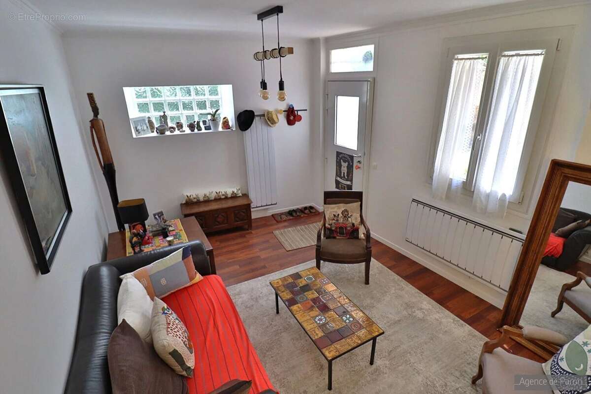 Maison à VERRIERES-LE-BUISSON