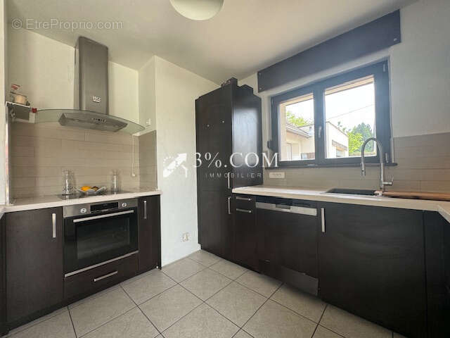 3%COM Belle maison avec 4 chambres- piscine et double garage - photo 6