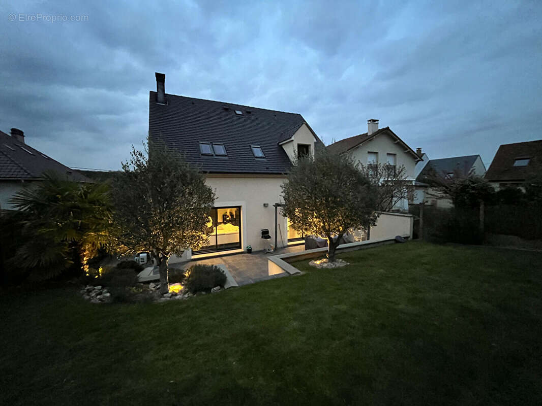 Vauhallan - Maison de 3 chambres + bureau avec terrasse et jardin - photo 13