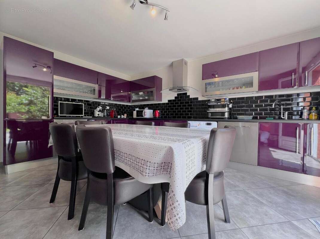 Maison 120 m² à Decines-Charpieu  - photo 2