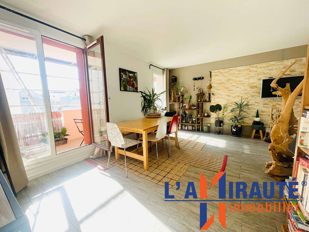 Appartement à SARTROUVILLE