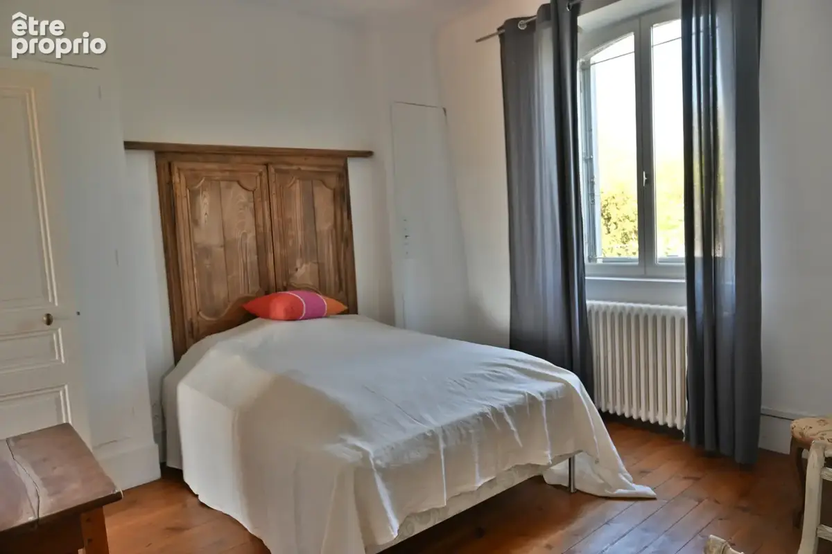 Exclusivité  Expertimo  Maison de caractére offrant élégance, histoire,  prestations raffinées et discrétion a - photo 11