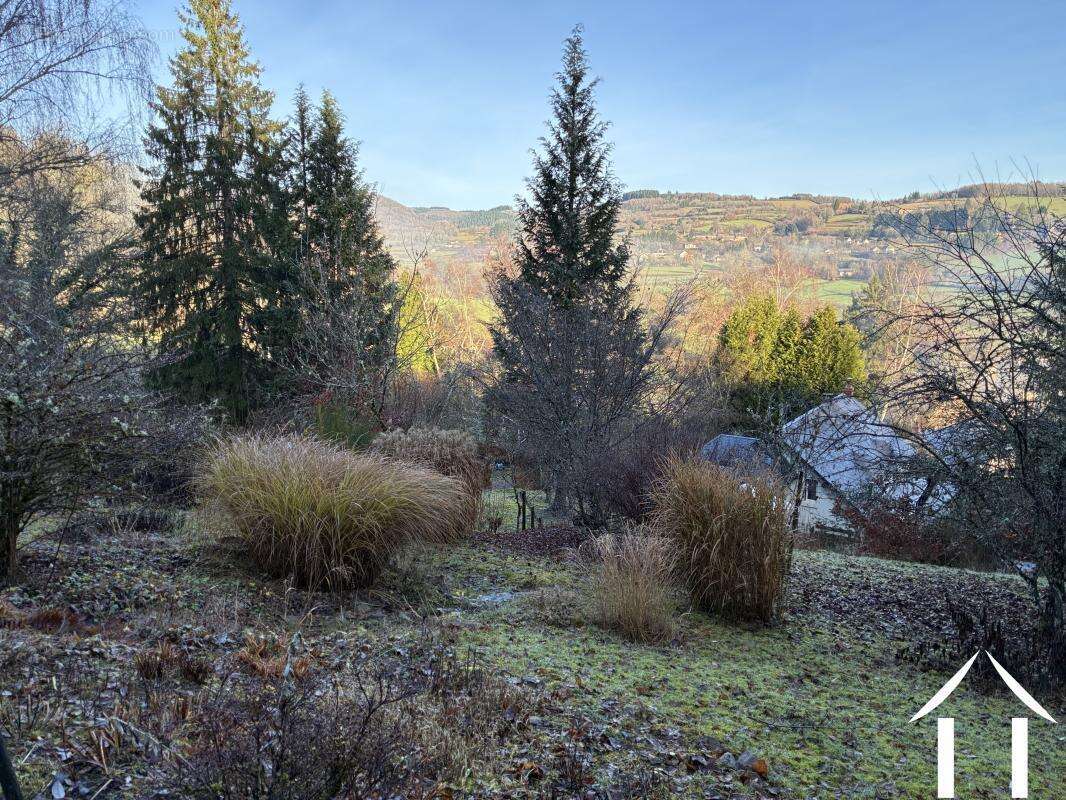 Maison à CUSSY-EN-MORVAN
