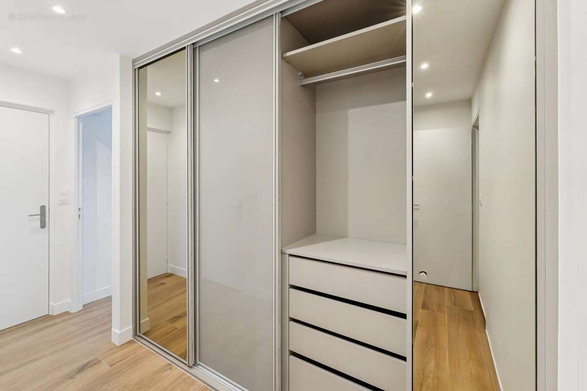 Appartement à NEUILLY-SUR-SEINE