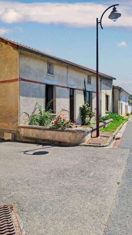 Maison à NUISEMENT-SUR-COOLE