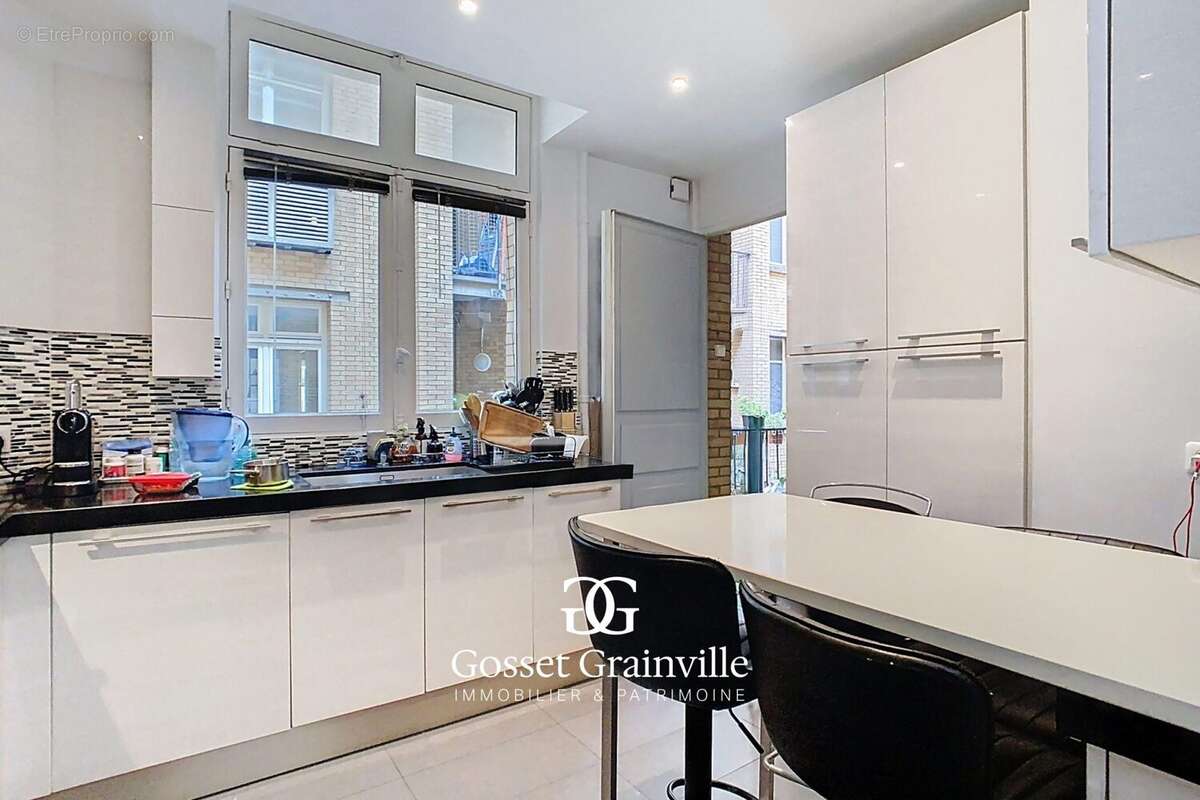 Appartement à NEUILLY-SUR-SEINE