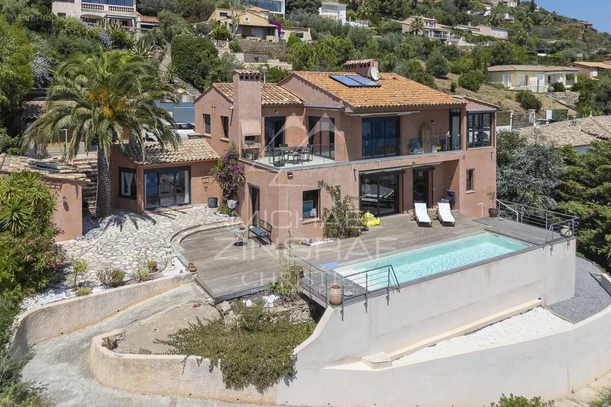 Propriété rénovée avec vue mer imprenable - photo 2