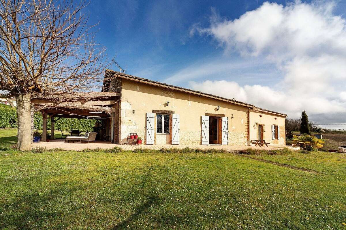 Jolie propriété de caractère à proximité de Lauzerte - Maison familiale ou double habitation sur 2 912 m² - photo 2