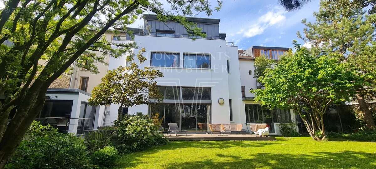 Maison à ISSY-LES-MOULINEAUX