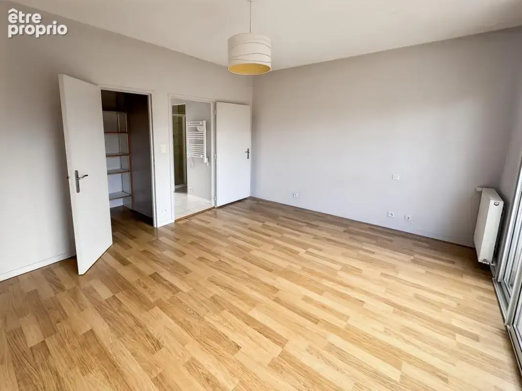 Clos chassaing /magnifique maison de ville / 5 chambres/ 3 sdb / jardin plat + terrasses/ garage et grand stationnement - photo 26