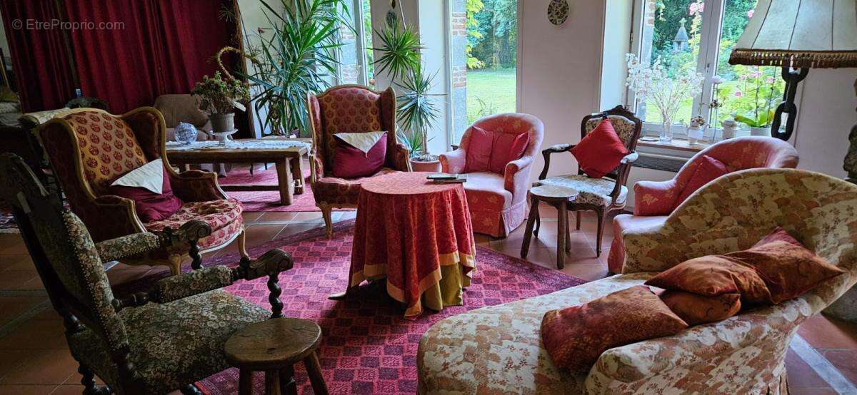 Maison à AVESNES-SUR-HELPE