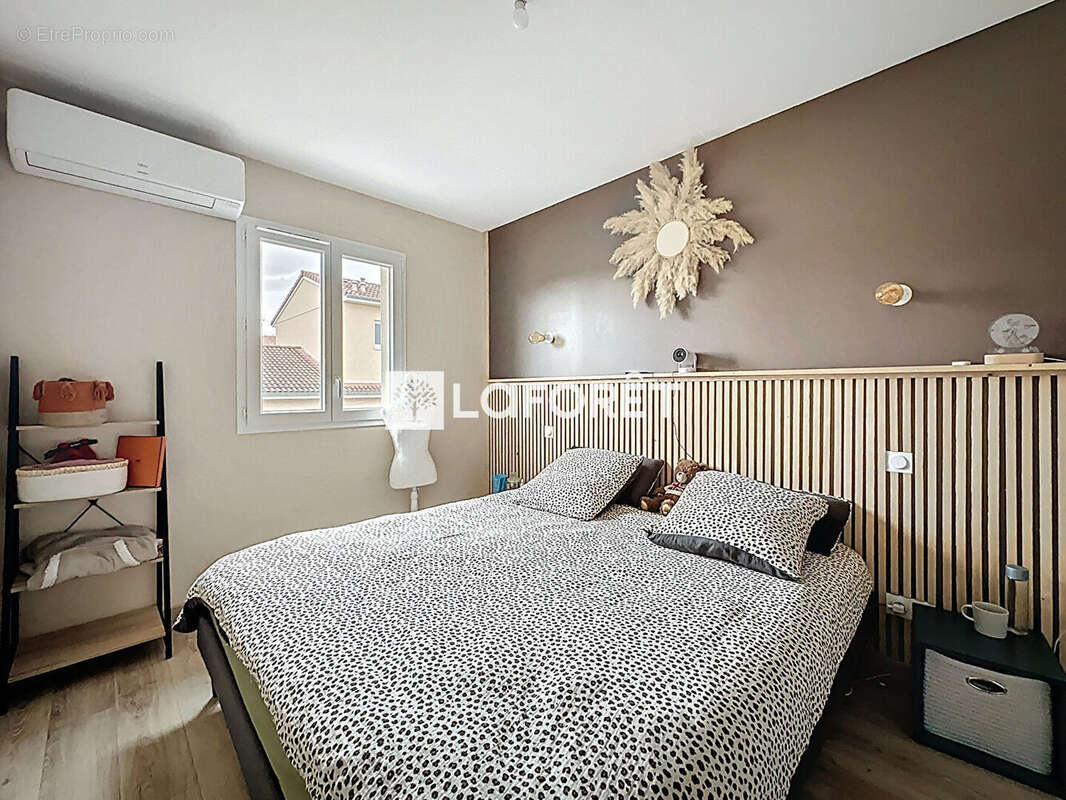 Maison à CHANOZ-CHATENAY