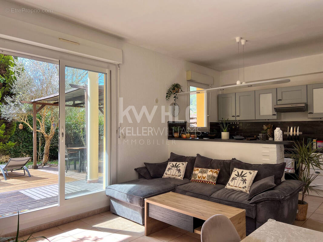 Appartement à PEILLE