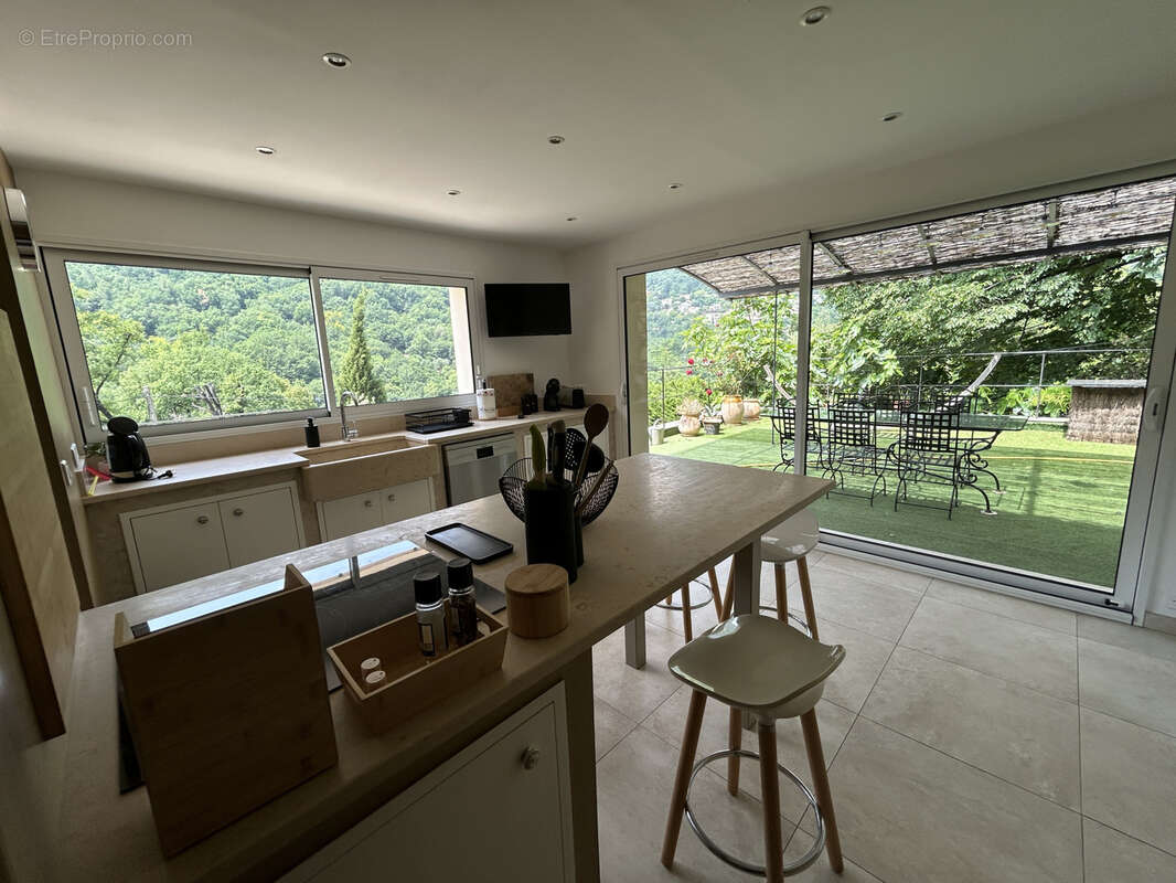 Maison à TOURRETTES-SUR-LOUP