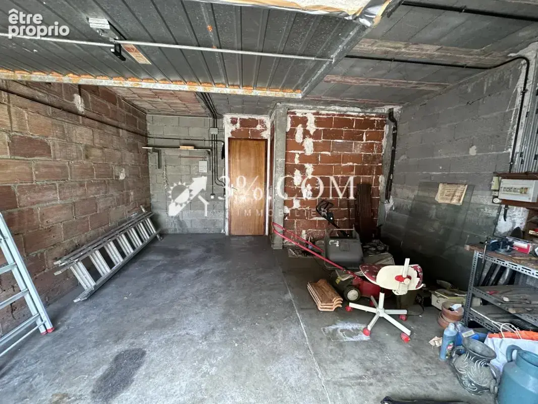 Maison à rénover entièrement sur trois niveaux avec garage - photo 18