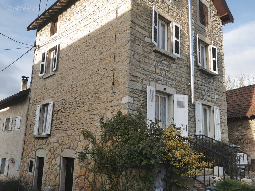Maison à PORCIEU-AMBLAGNIEU