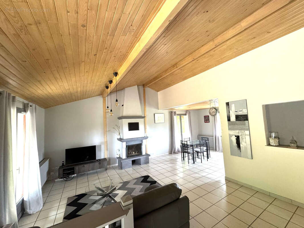 Maison à MONTECH