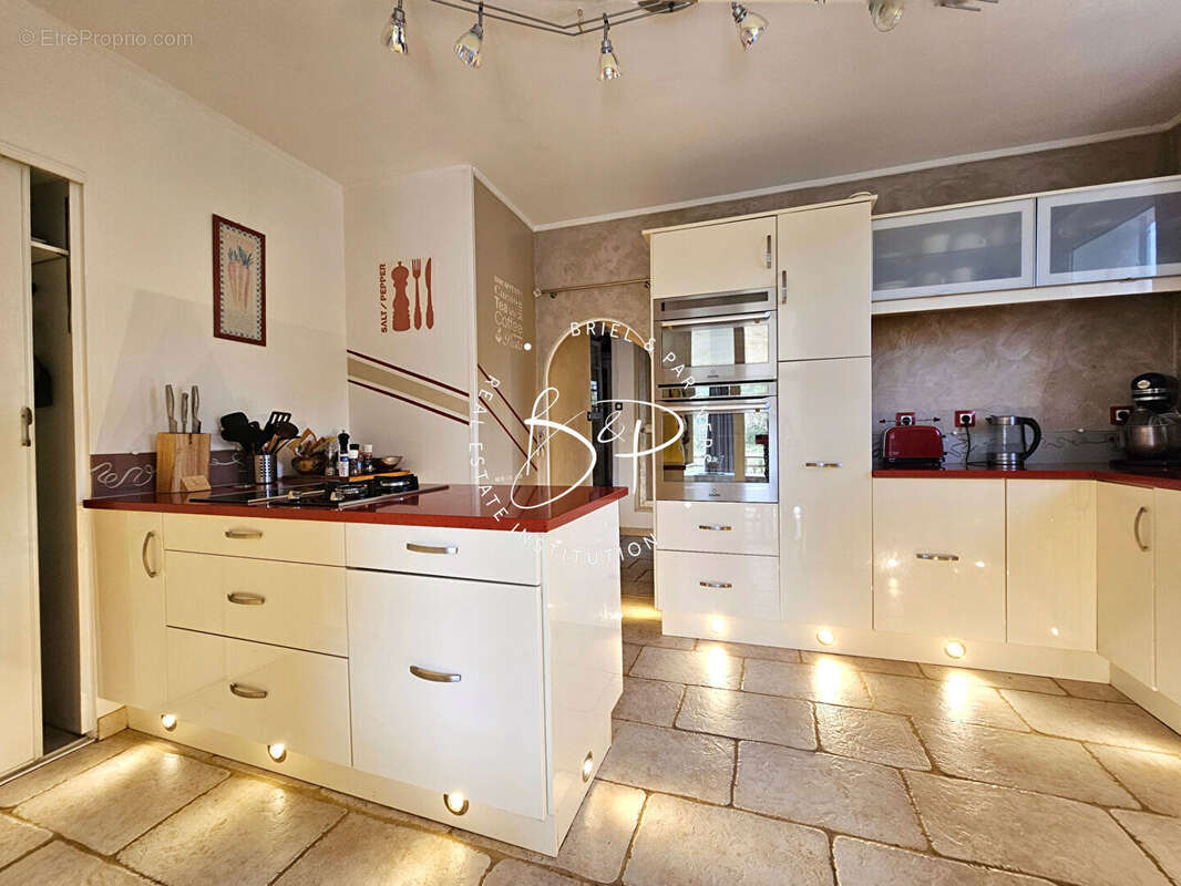 Maison à ENTRECASTEAUX