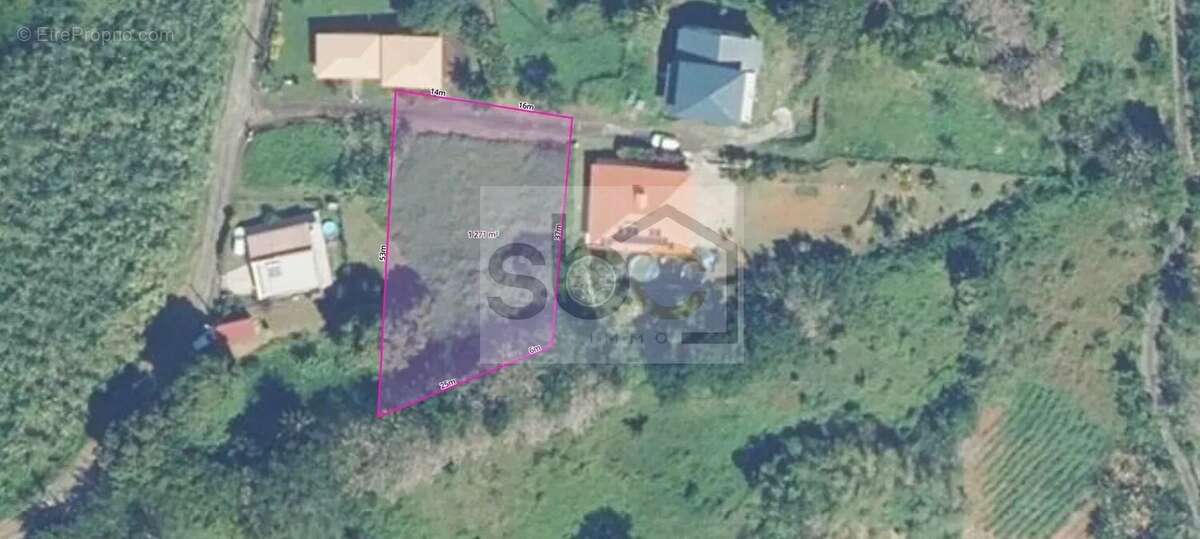 Terrain à SAINTE-MARIE