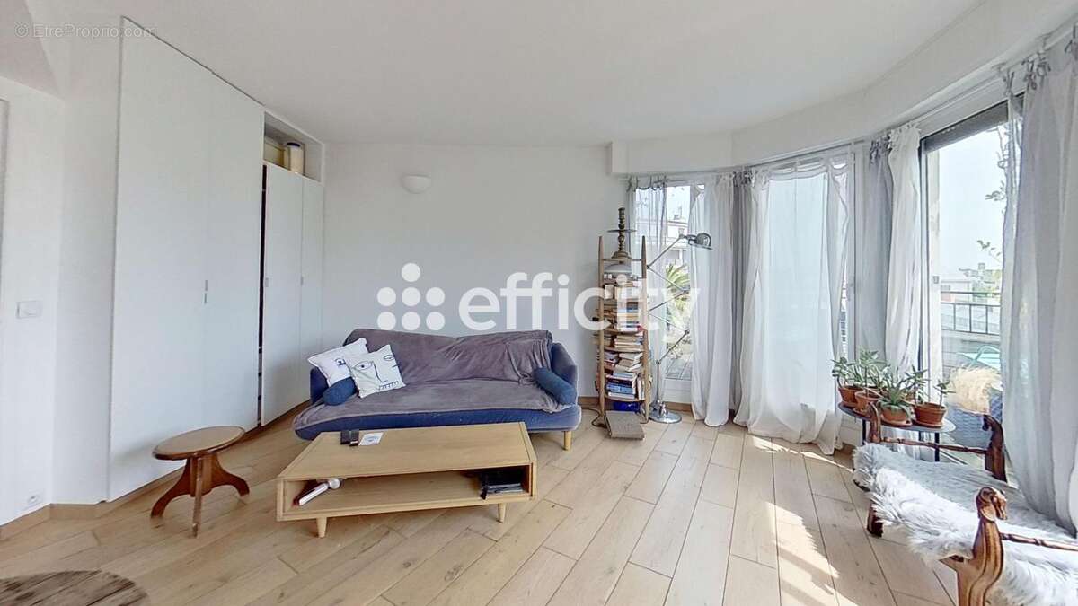 Appartement à PARIS-7E