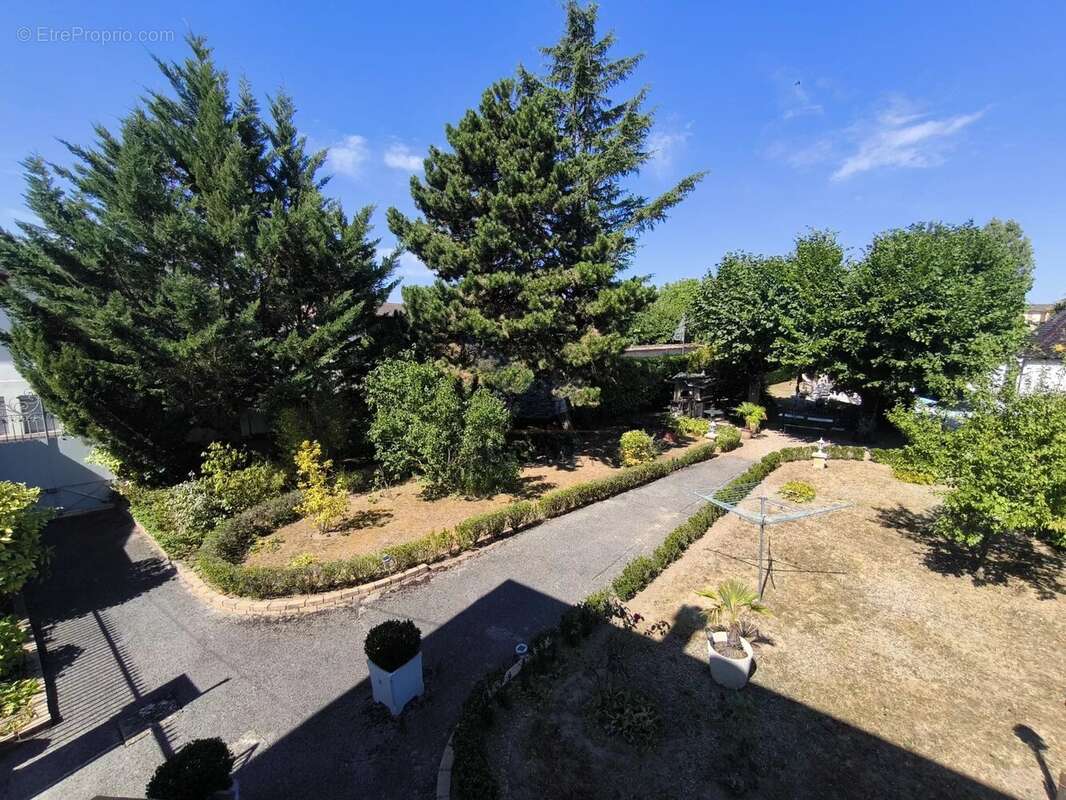 Propriété Arnas 155 m² + dépendances - photo 2