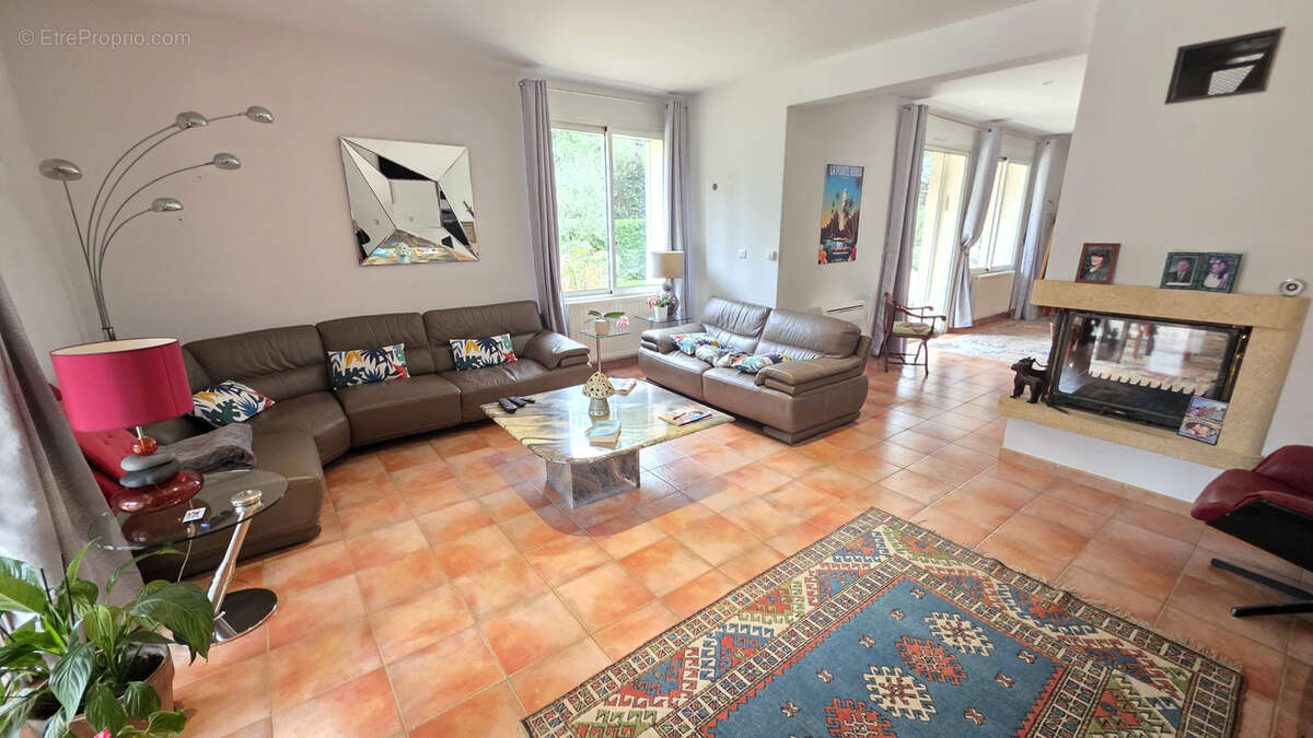 A VENDRE BEZIERS-Montimas Villa T3 140 m2 sur terrain de 2200 m2 - photo 2